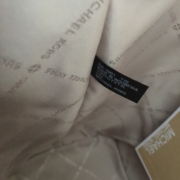 Michael Kors jet set medium carryall tot & wallet - Picture 6 of 8